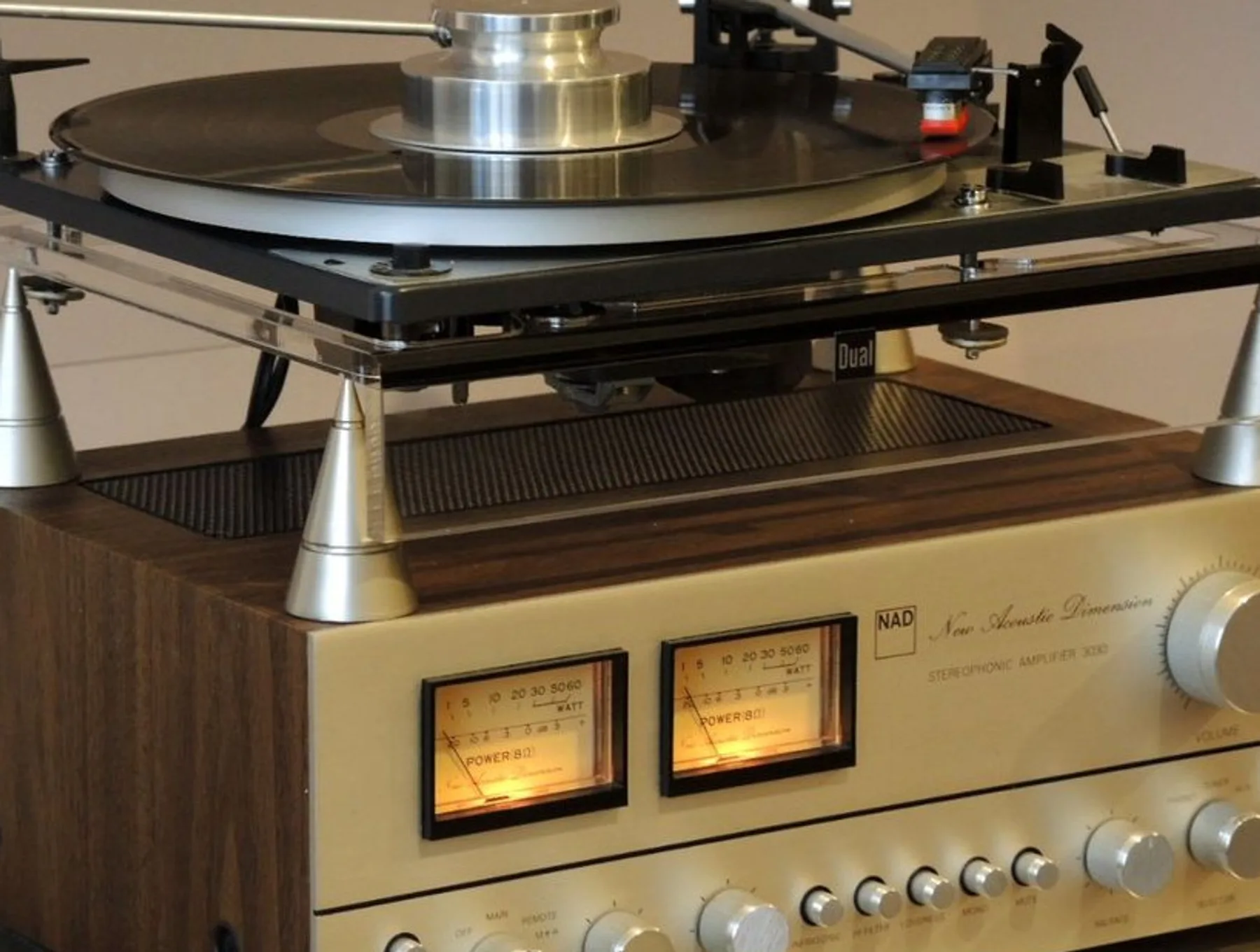 Gramofon a zesilovač